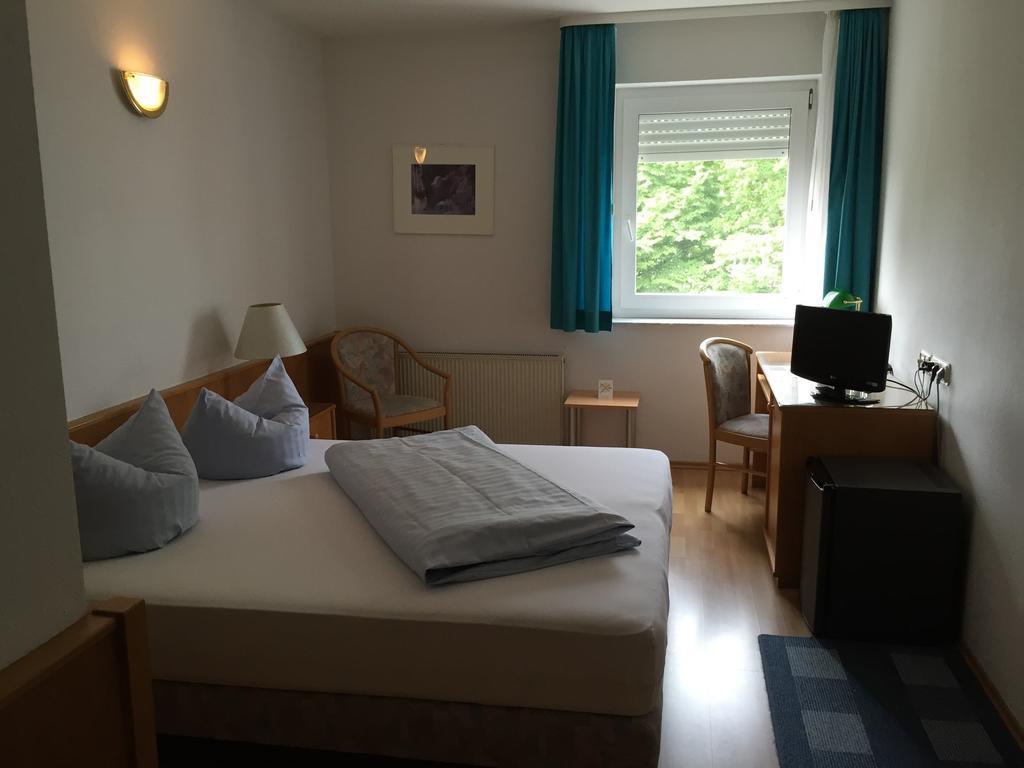Niebuhrs Hotel Friedrichsdorf Room photo
